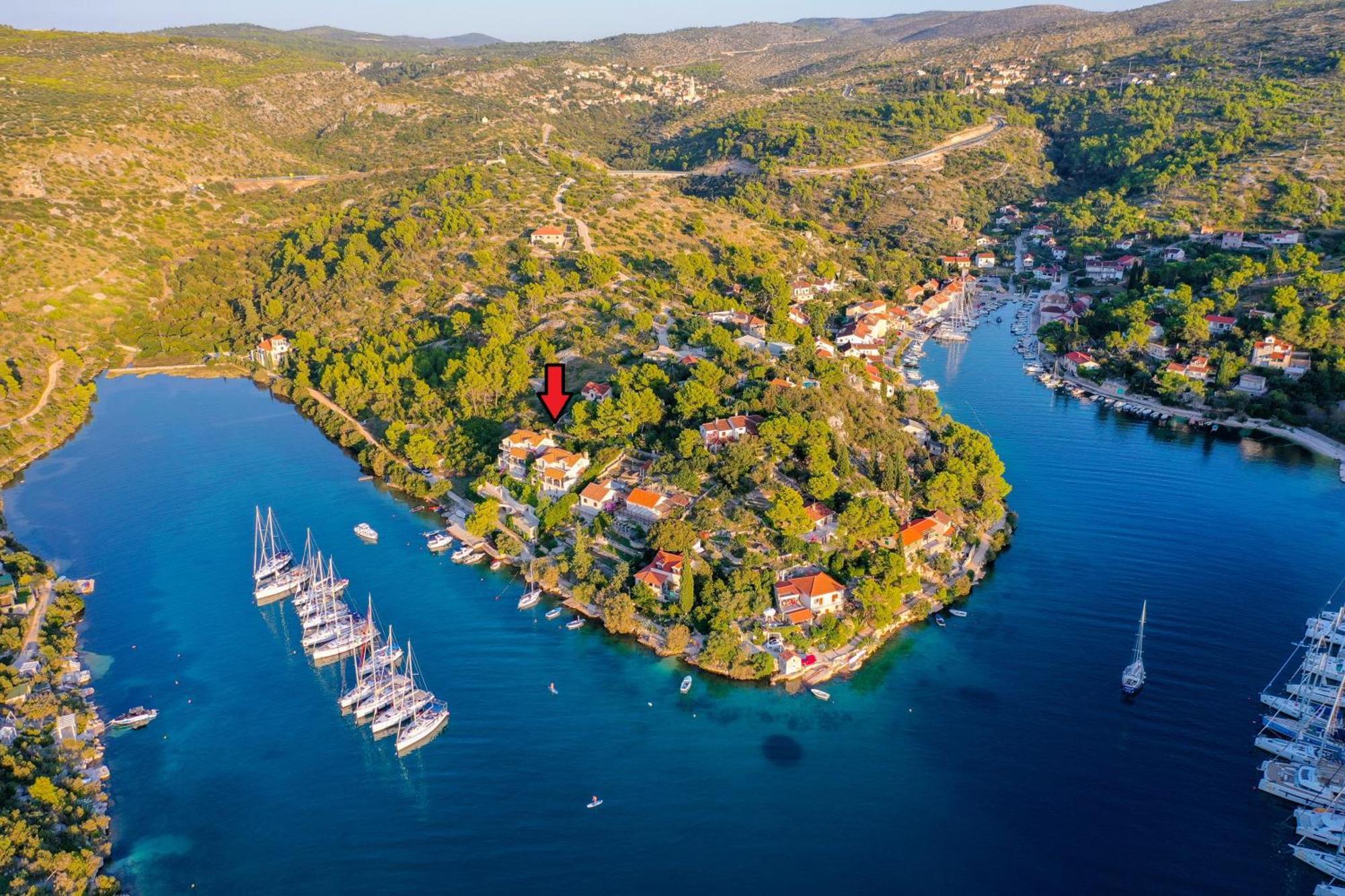 Philippa - Luxurious Five-room - Idyllic Location - First Row To The Sea - Spectacular View Of The Sea Bay - Unforgettable Sunsets - 15 Minutes From Supetar Ferry Port - Free Parking - Private Pool