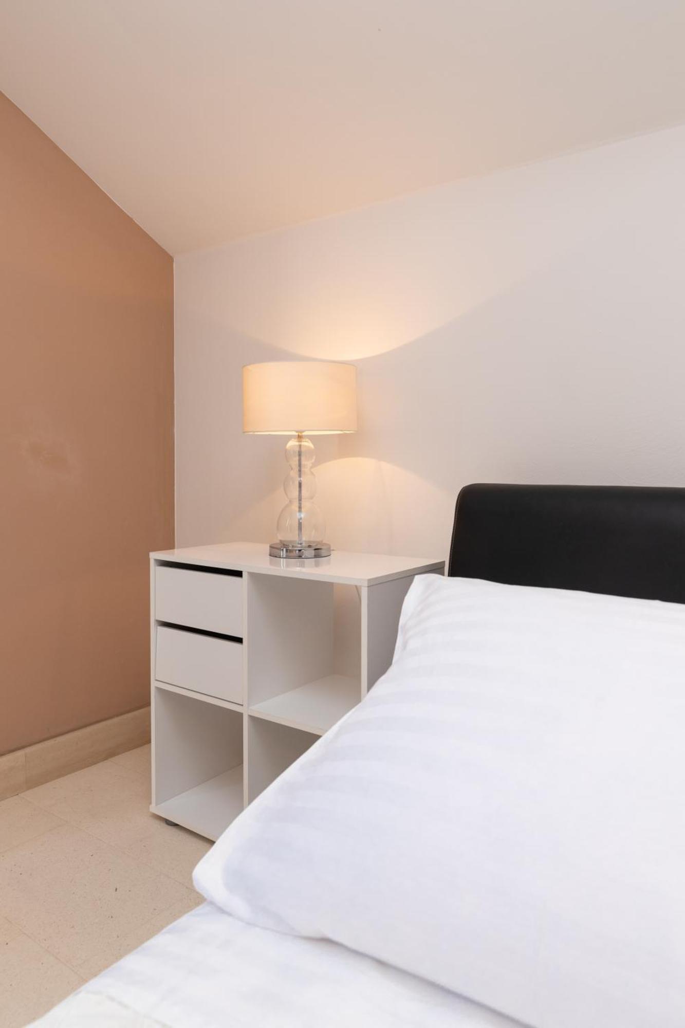 Philippa - Luxurious Five-room - Idyllic Location - First Row To The Sea - Spectacular View Of The Sea Bay - Unforgettable Sunsets - 15 Minutes From Supetar Ferry Port - Free Parking - Private Pool *
