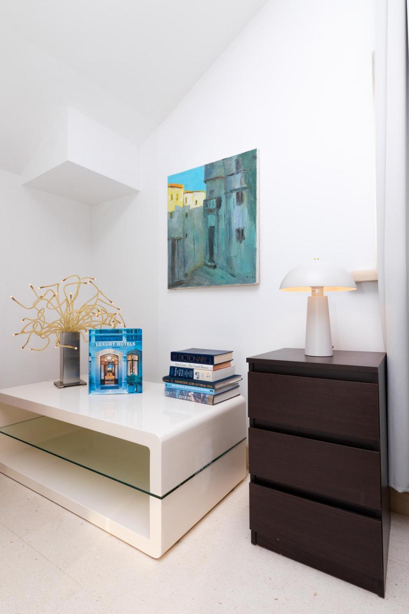 Philippa - Luxurious Five-room - Idyllic Location - First Row To The Sea - Spectacular View Of The Sea Bay - Unforgettable Sunsets - 15 Minutes From Supetar Ferry Port - Free Parking - Private Pool Villa