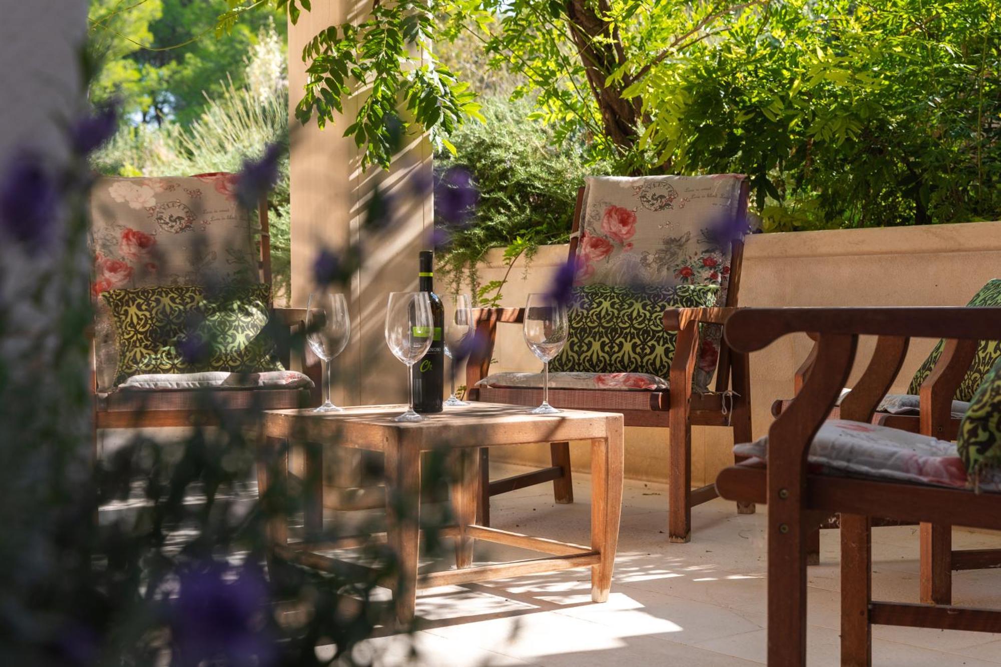 Philippa - Luxurious Five-room - Idyllic Location - First Row To The Sea - Spectacular View Of The Sea Bay - Unforgettable Sunsets - 15 Minutes From Supetar Ferry Port - Free Parking - Private Pool Vila Sutivan