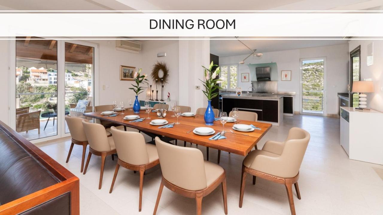 Philippa - Luxurious Five-room - Idyllic Location - First Row To The Sea - Spectacular View Of The Sea Bay - Unforgettable Sunsets - 15 Minutes From Supetar Ferry Port - Free Parking - Private Pool Villa Sutivan