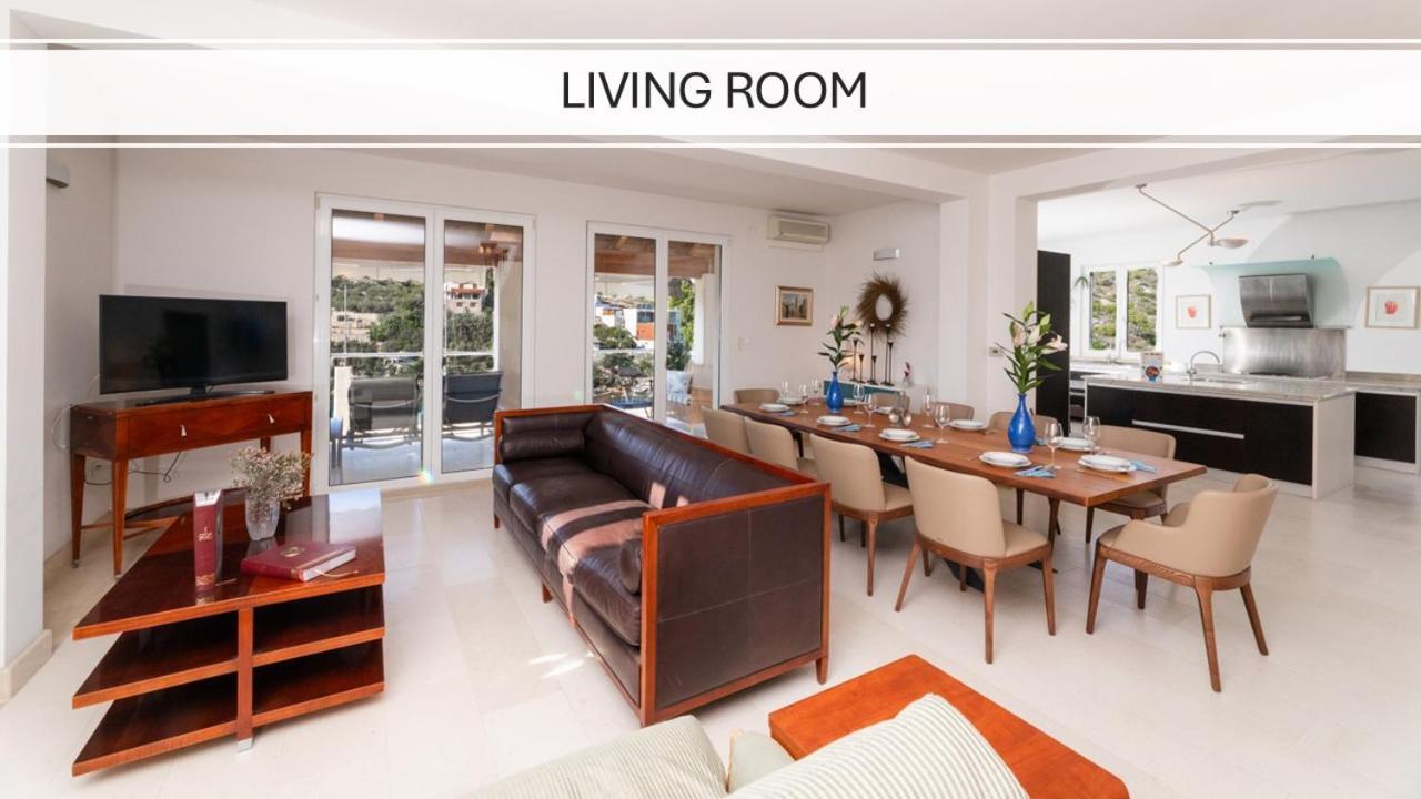 Philippa - Luxurious Five-room - Idyllic Location - First Row To The Sea - Spectacular View Of The Sea Bay - Unforgettable Sunsets - 15 Minutes From Supetar Ferry Port - Free Parking - Private Pool * Sutivan