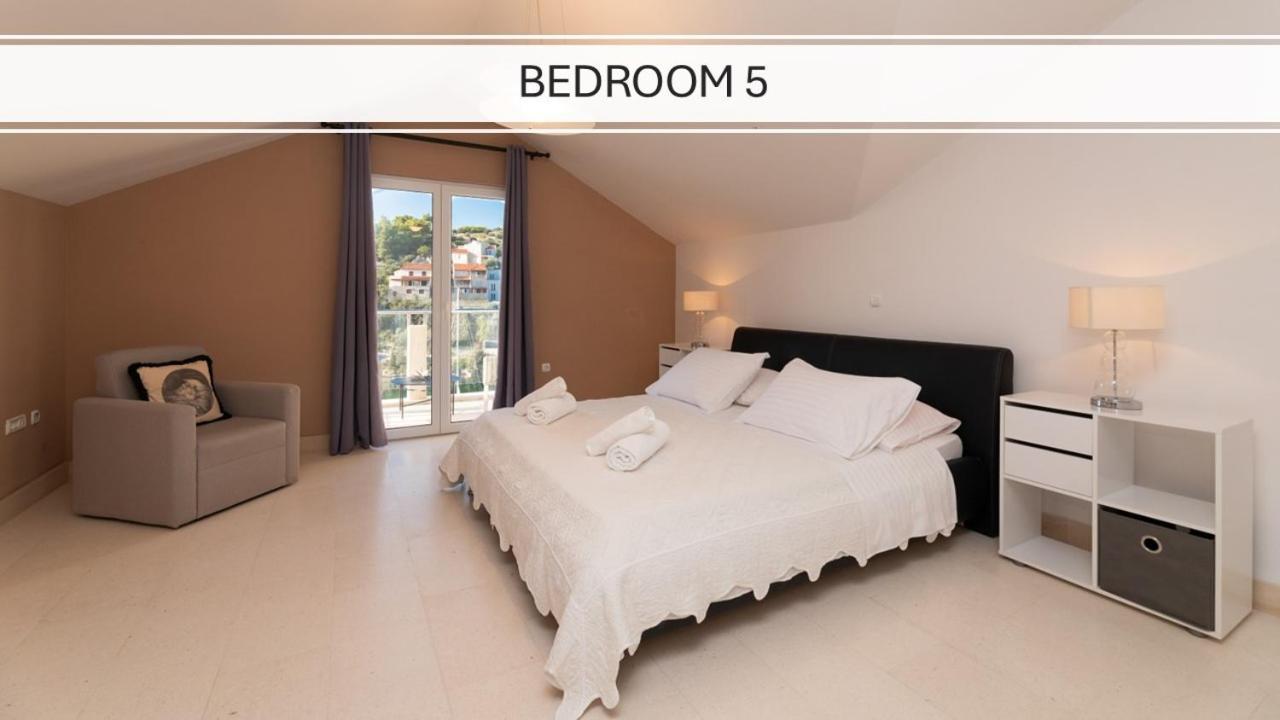 Philippa - Luxurious Five-room - Idyllic Location - First Row To The Sea - Spectacular View Of The Sea Bay - Unforgettable Sunsets - 15 Minutes From Supetar Ferry Port - Free Parking - Private Pool Vila