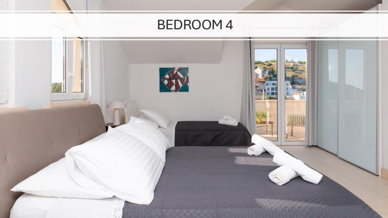 Villa Philippa - Luxurious Five-room - Idyllic Location - First Row To The Sea - Spectacular View Of The Sea Bay - Unforgettable Sunsets - 15 Minutes From Supetar Ferry Port - Free Parking - Private Pool