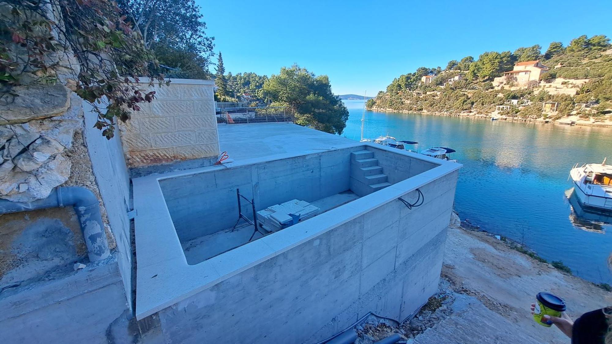 Philippa - Luxurious Five-room - Idyllic Location - First Row To The Sea - Spectacular View Of The Sea Bay - Unforgettable Sunsets - 15 Minutes From Supetar Ferry Port - Free Parking - Private Pool Sutivan