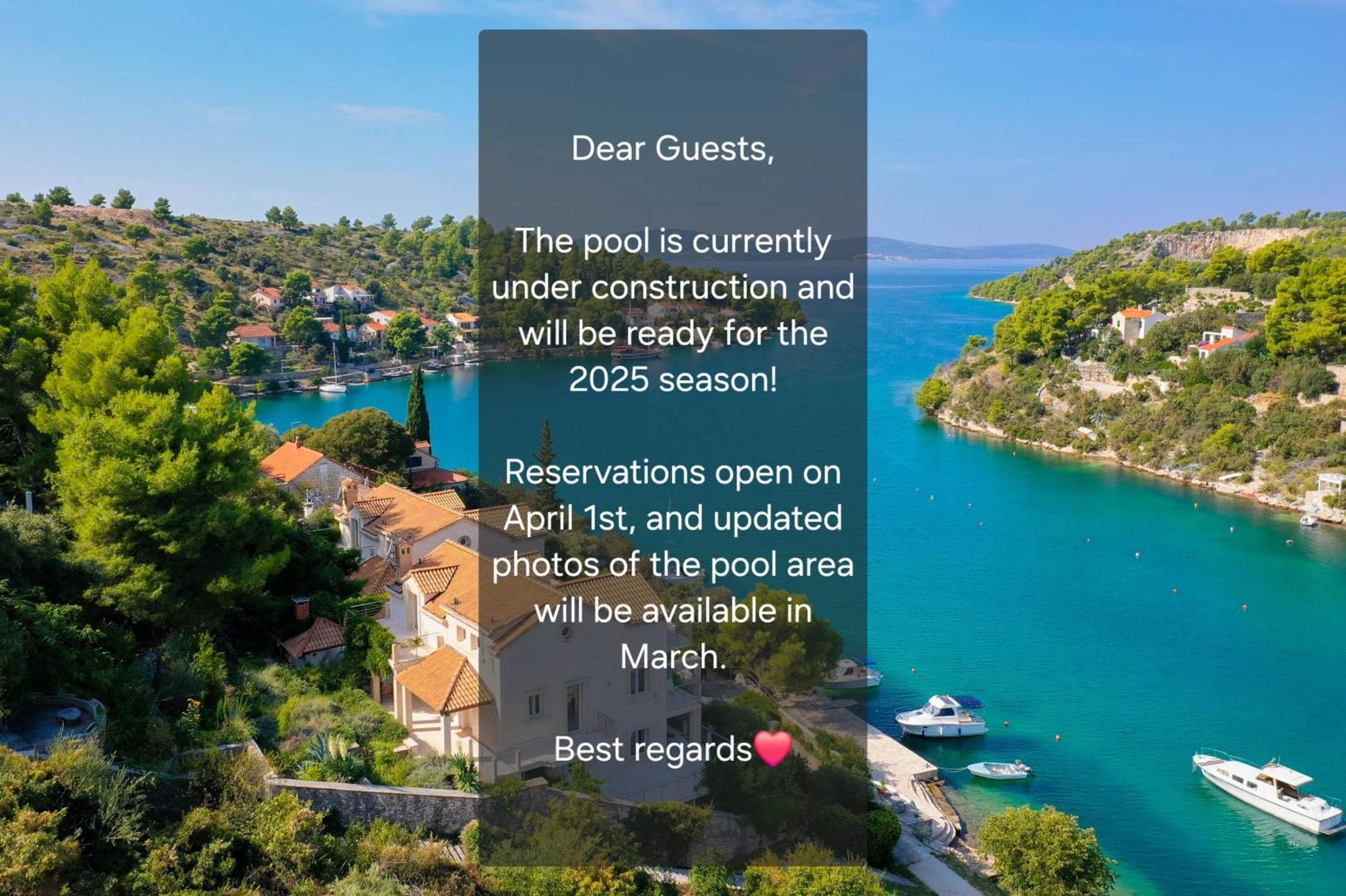 Philippa - Luxurious Five-room - Idyllic Location - First Row To The Sea - Spectacular View Of The Sea Bay - Unforgettable Sunsets - 15 Minutes From Supetar Ferry Port - Free Parking - Private Pool