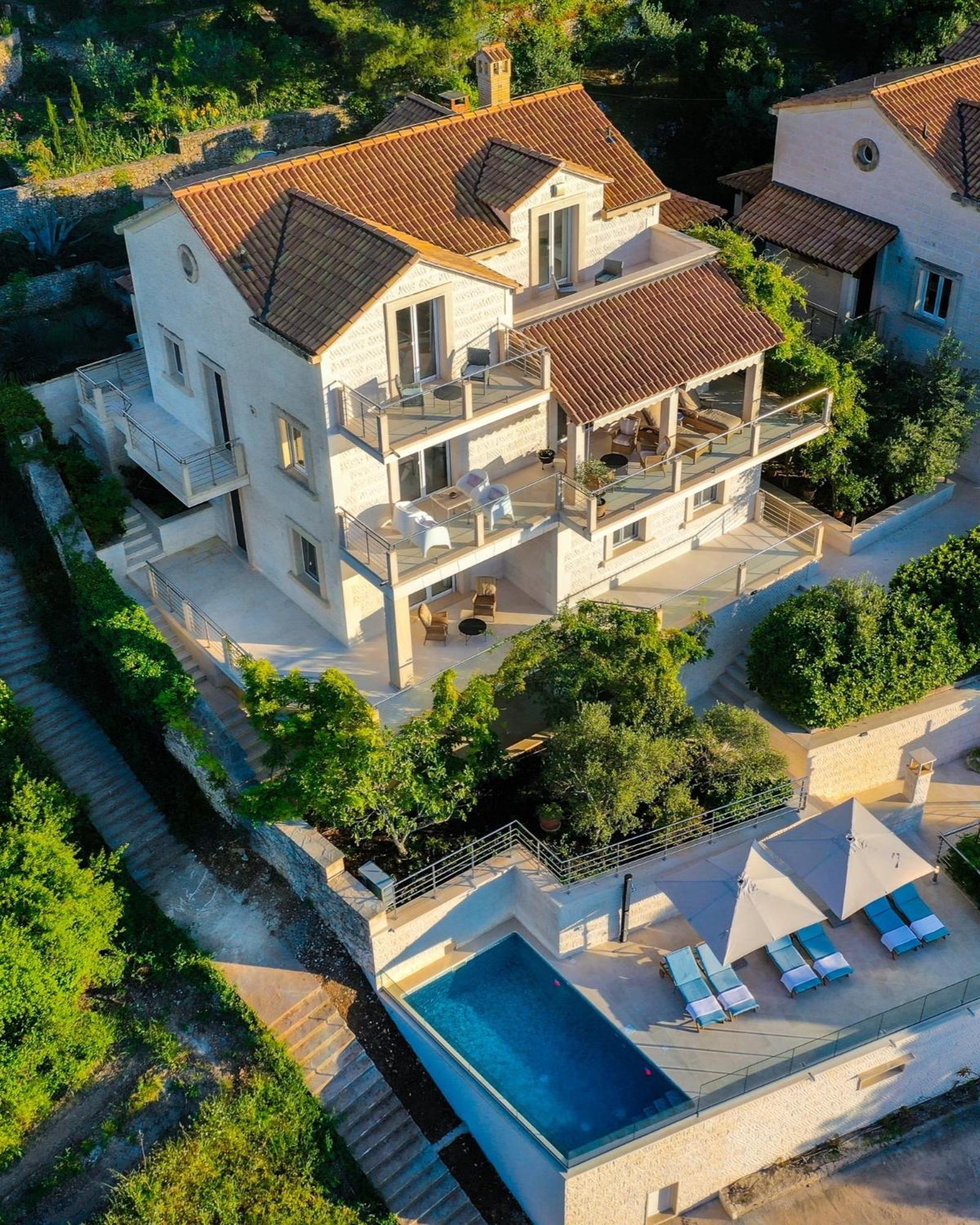 Philippa - Luxurious Five-room - Idyllic Location - First Row To The Sea - Spectacular View Of The Sea Bay - Unforgettable Sunsets - 15 Minutes From Supetar Ferry Port - Free Parking - Private Pool Vilă *