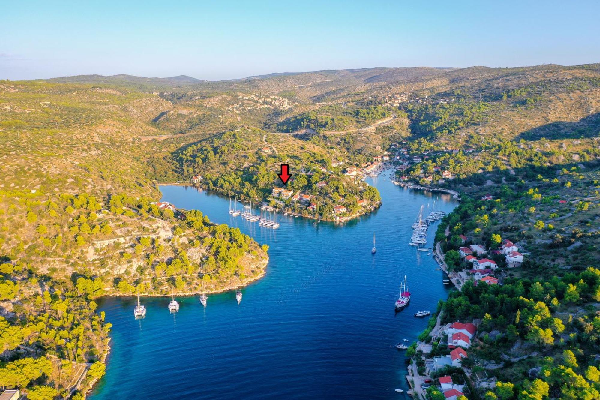 Philippa - Luxurious Five-room - Idyllic Location - First Row To The Sea - Spectacular View Of The Sea Bay - Unforgettable Sunsets - 15 Minutes From Supetar Ferry Port - Free Parking - Private Pool