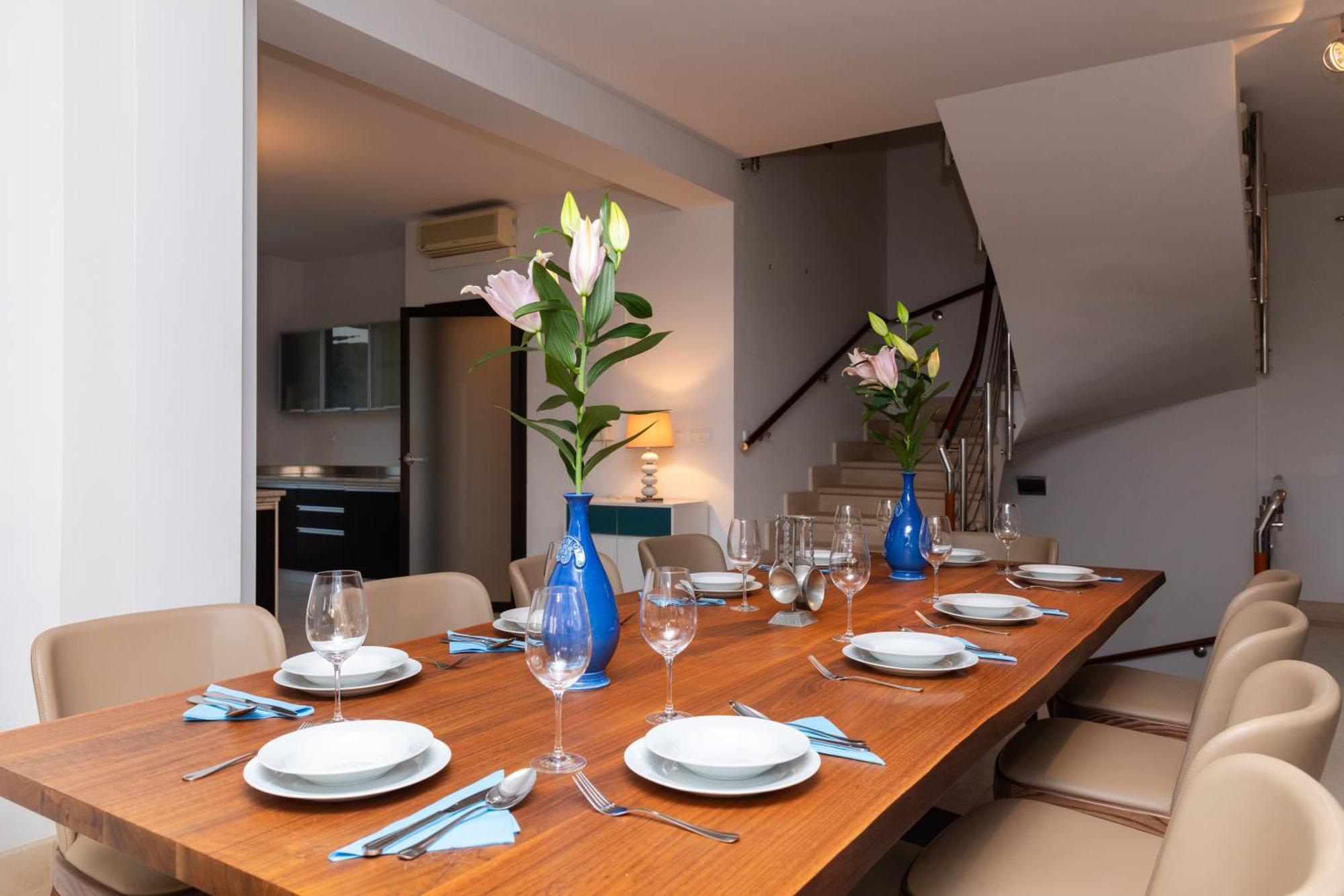 Villa Philippa - Luxurious Five-room - Idyllic Location - First Row To The Sea - Spectacular View Of The Sea Bay - Unforgettable Sunsets - 15 Minutes From Supetar Ferry Port - Free Parking - Private Pool