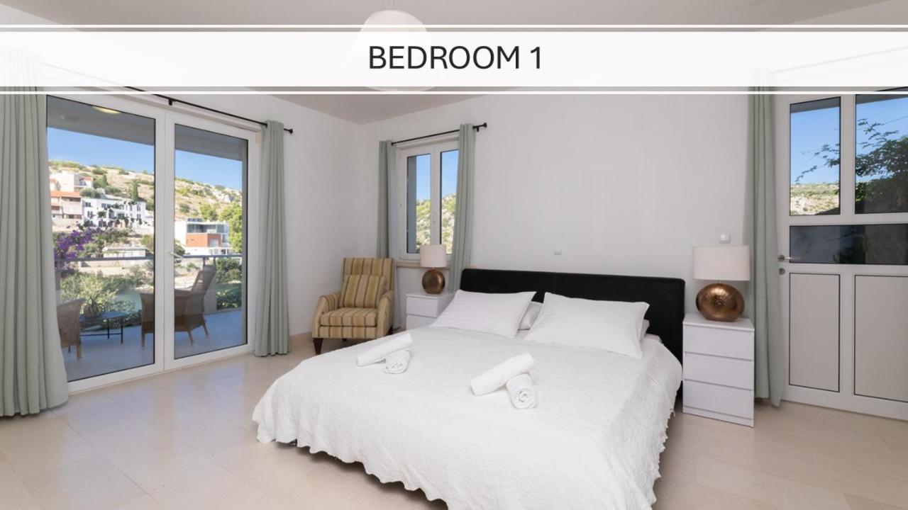 Philippa - Luxurious Five-room - Idyllic Location - First Row To The Sea - Spectacular View Of The Sea Bay - Unforgettable Sunsets - 15 Minutes From Supetar Ferry Port - Free Parking - Private Pool